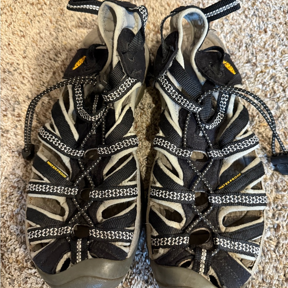 Keen Women's Whisper Waterproof Closed Toe Sandals Size 8.5